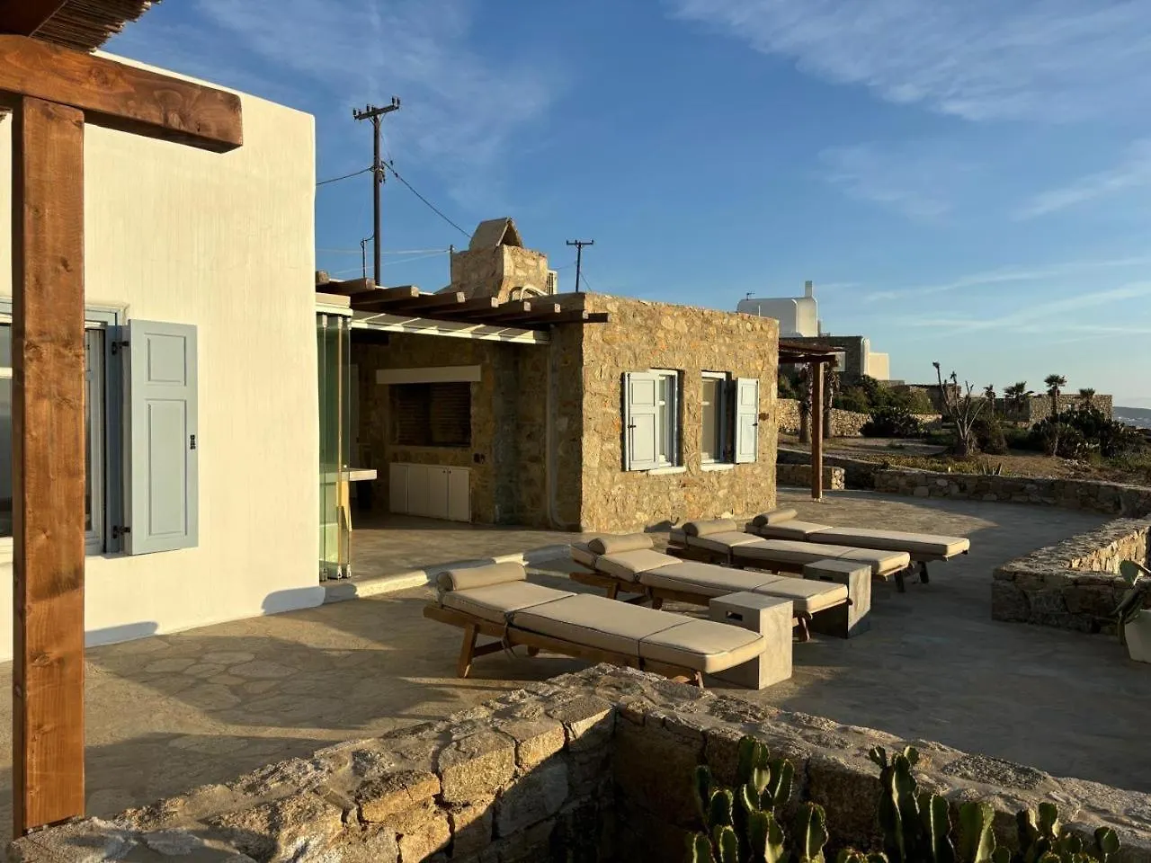 White Rock Suites & Villas Houlakia  Hotel