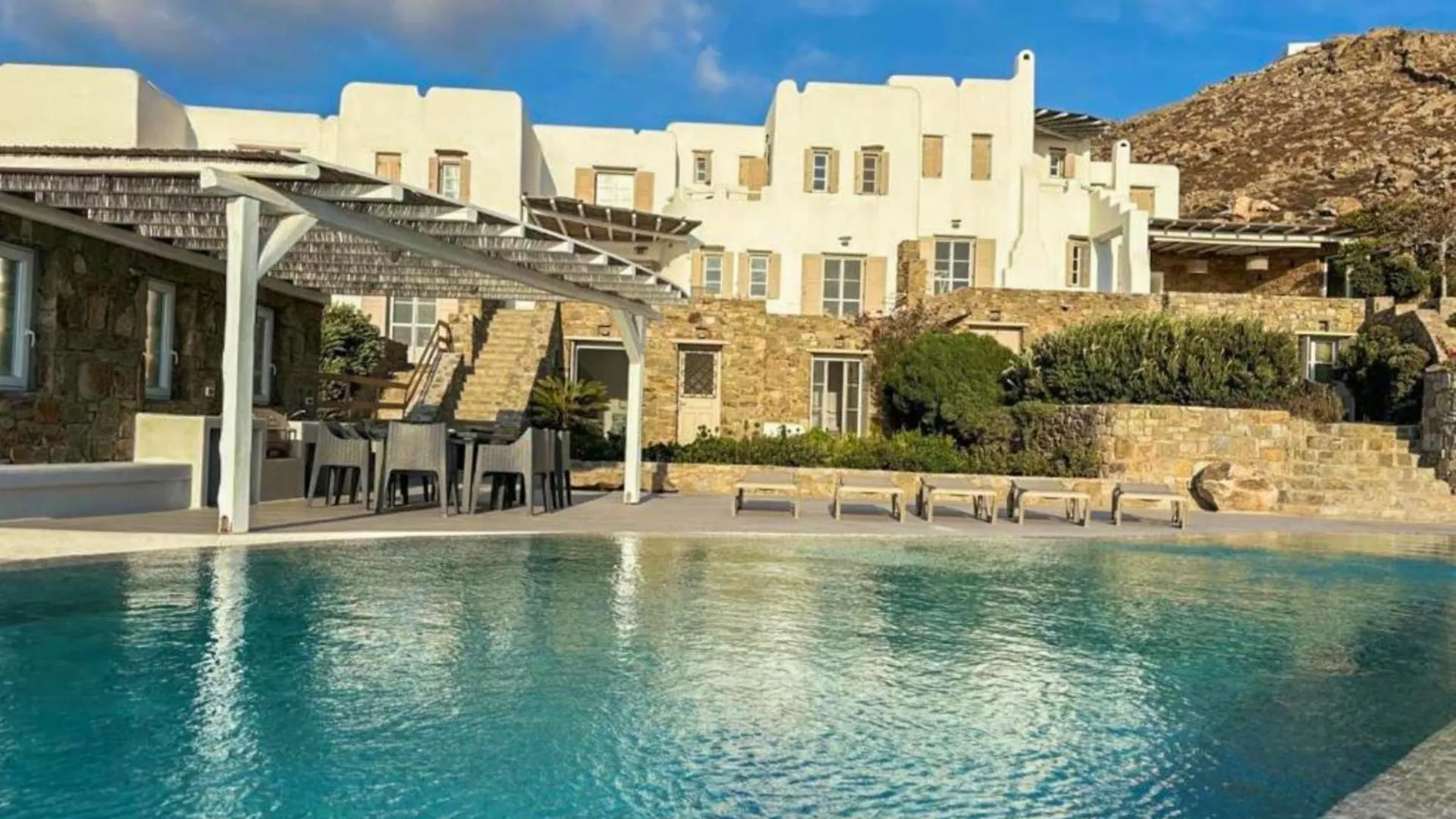 White Rock Suites & Villas Houlakia  Řecko