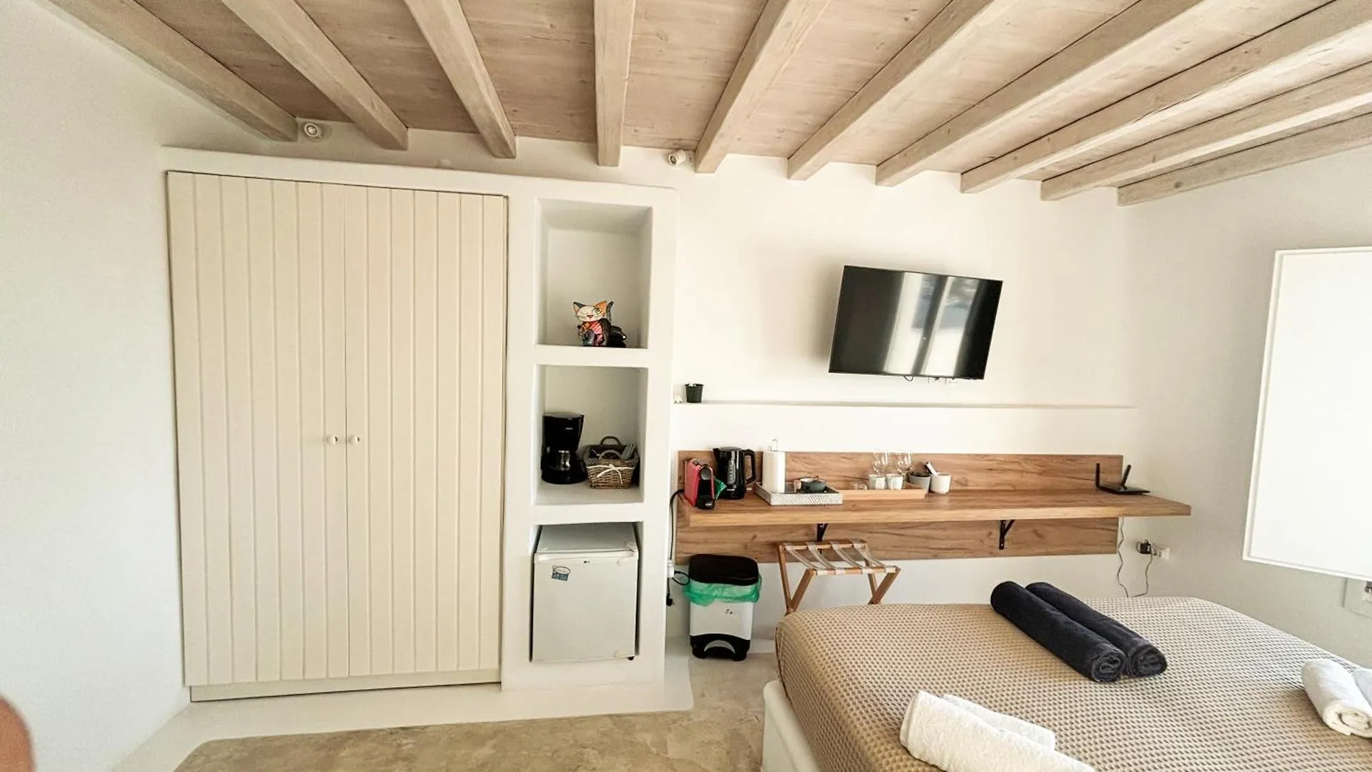 White Rock Suites & Villas Houlakia