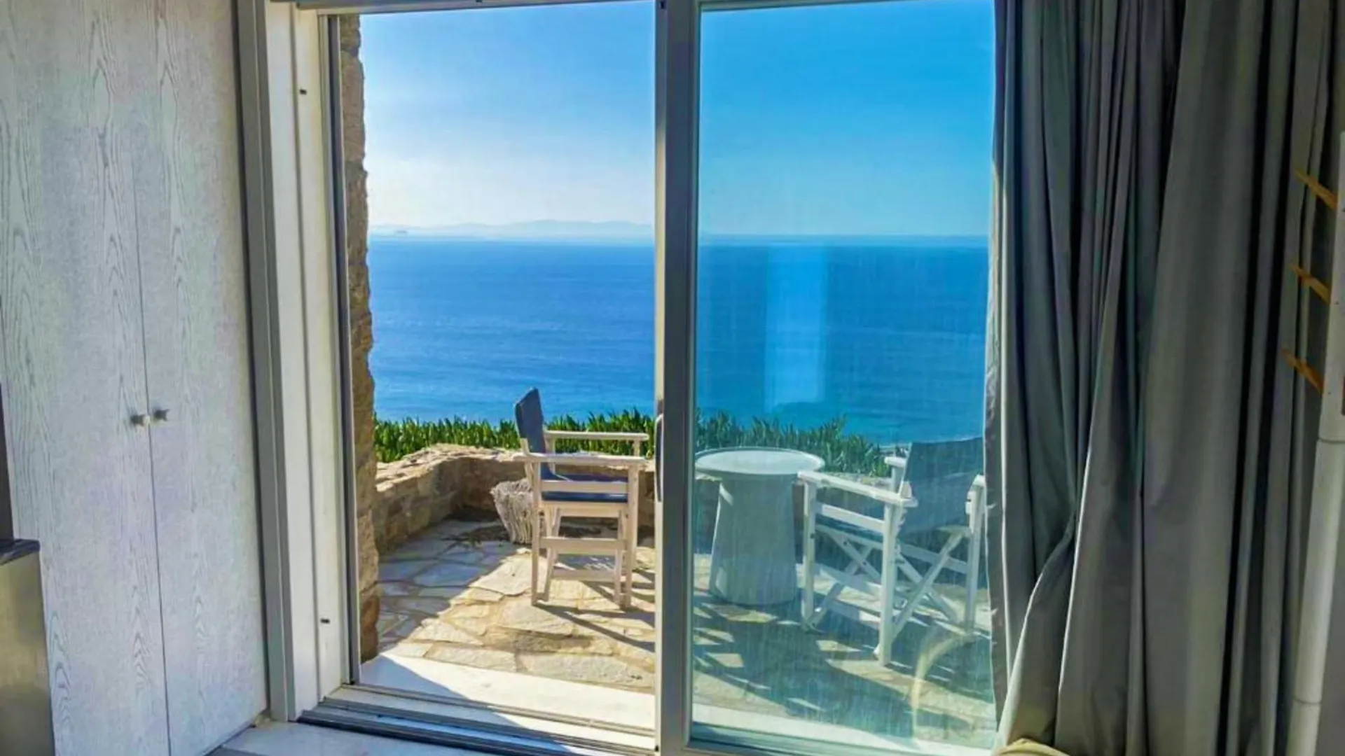 White Rock Suites & Villas Houlakia  Отель