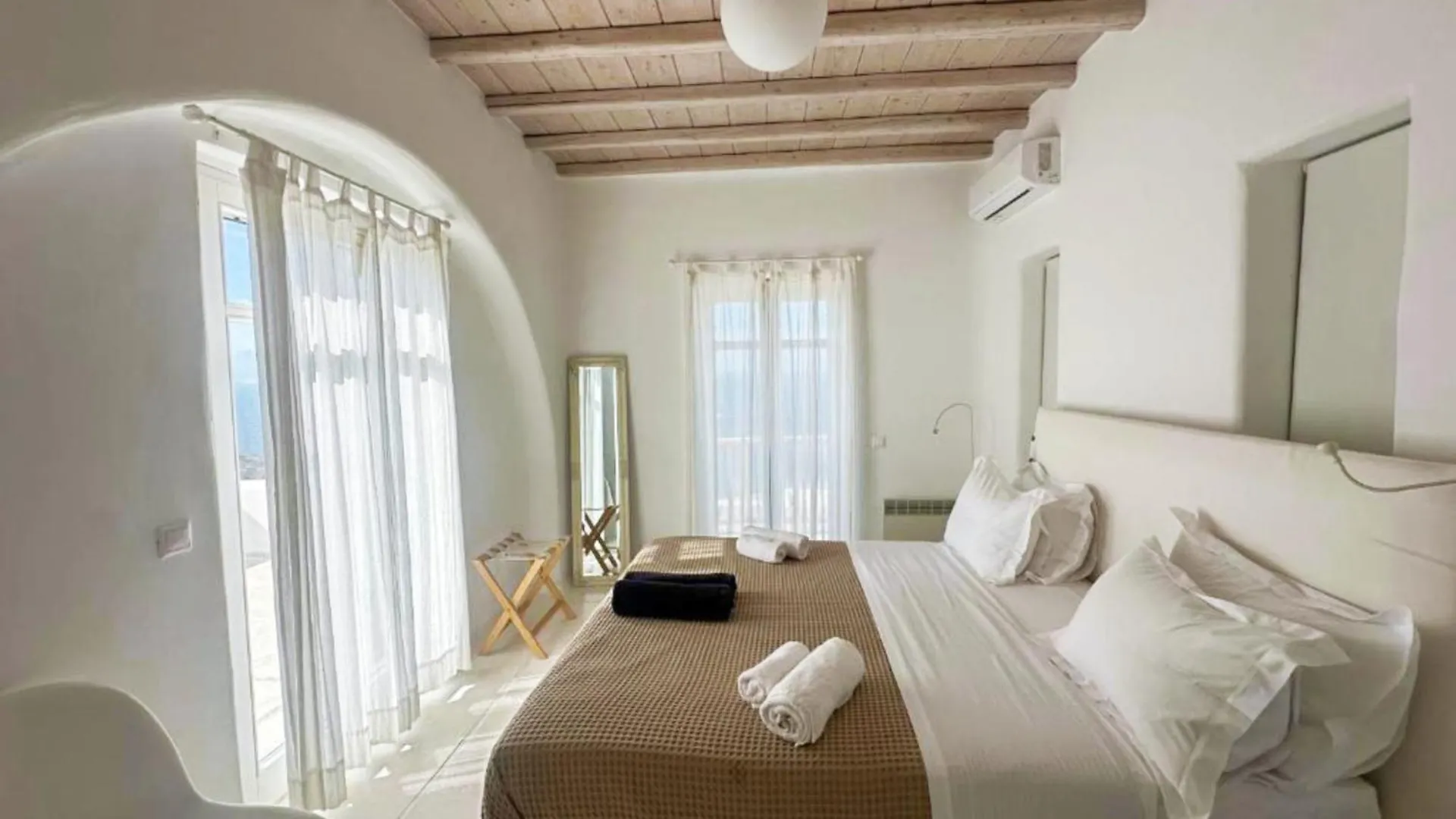 White Rock Suites & Villas Houlakia