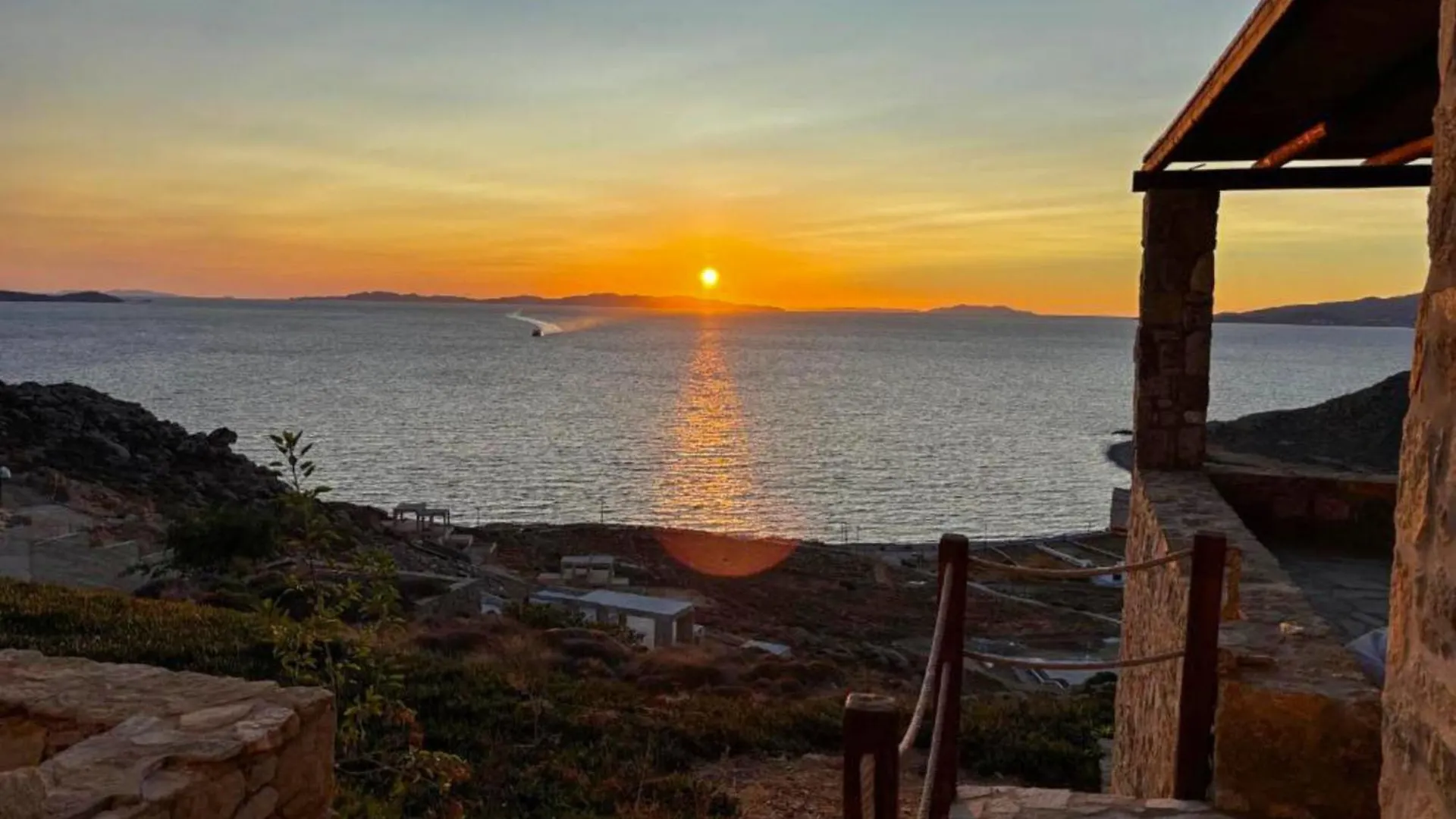 White Rock Suites & Villas Houlakia  Отель