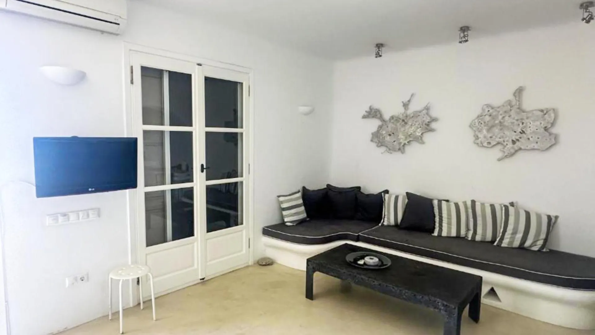 White Rock Suites & Villas Houlakia  Греция