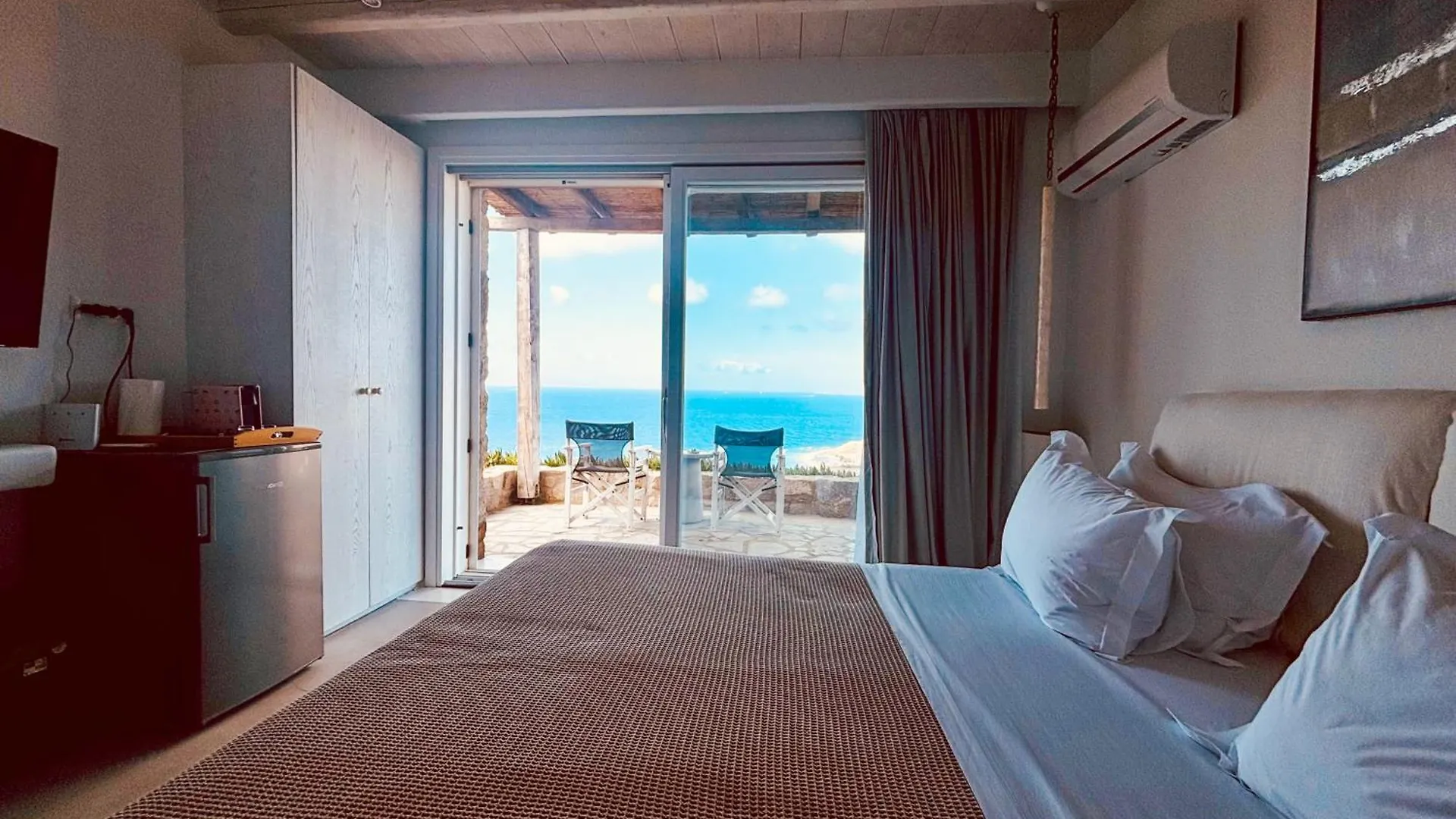 White Rock Suites & Villas Houlakia  Отель