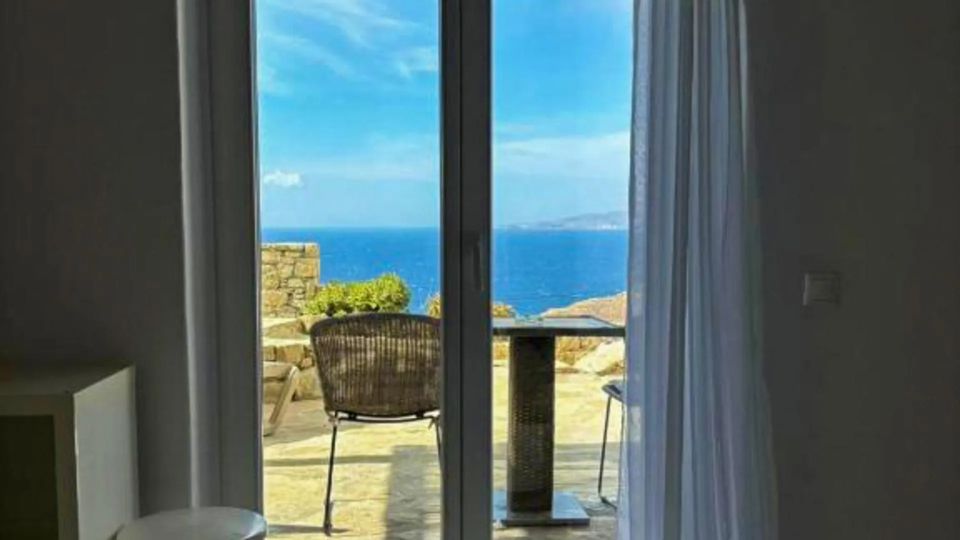 White Rock Suites & Villas Houlakia  Отель