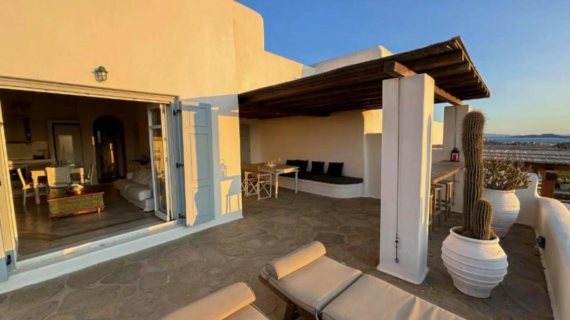 White Rock Suites & Villas Houlakia  Отель Houlakia (Mykonos)